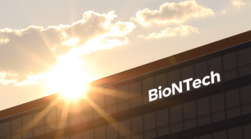 BioNTech-Zentrale im Sonnenuntergang